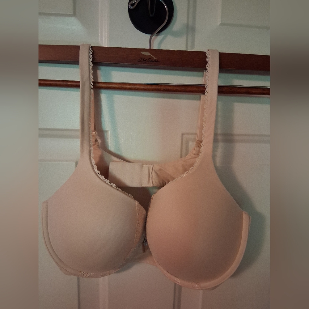 Victoria's Secret Cream Bra